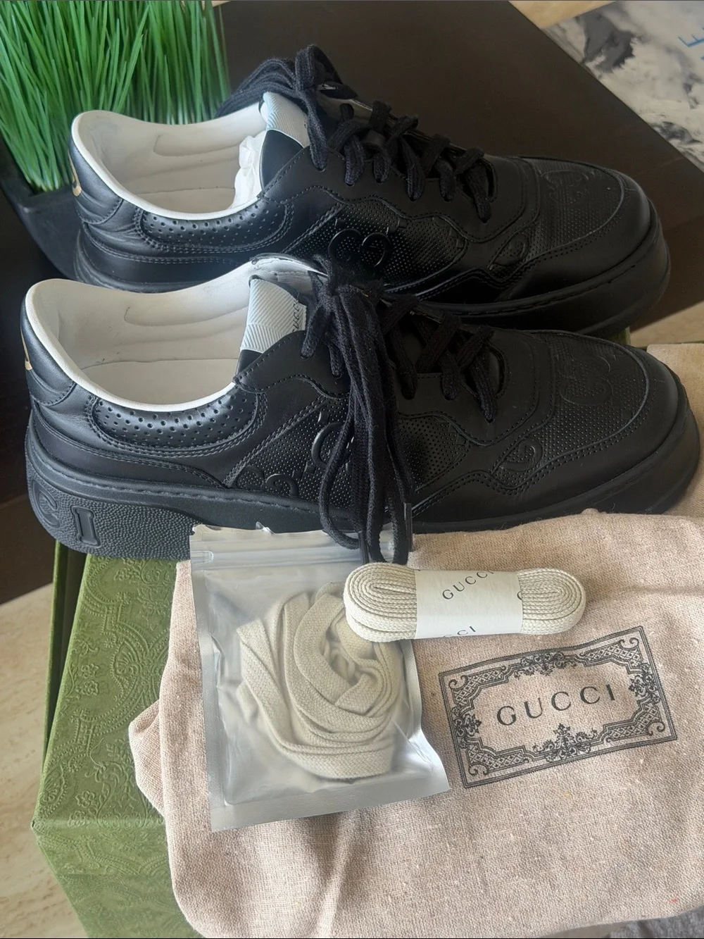 GUCCI 669582 1XL10 Black GG Emboss Leather Men's Sneakers